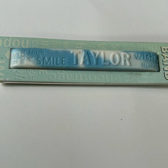 NWT🌟H&&H💫 TAYLOR Blue Name Band Rubber Bracelet - Picture 4 of 7